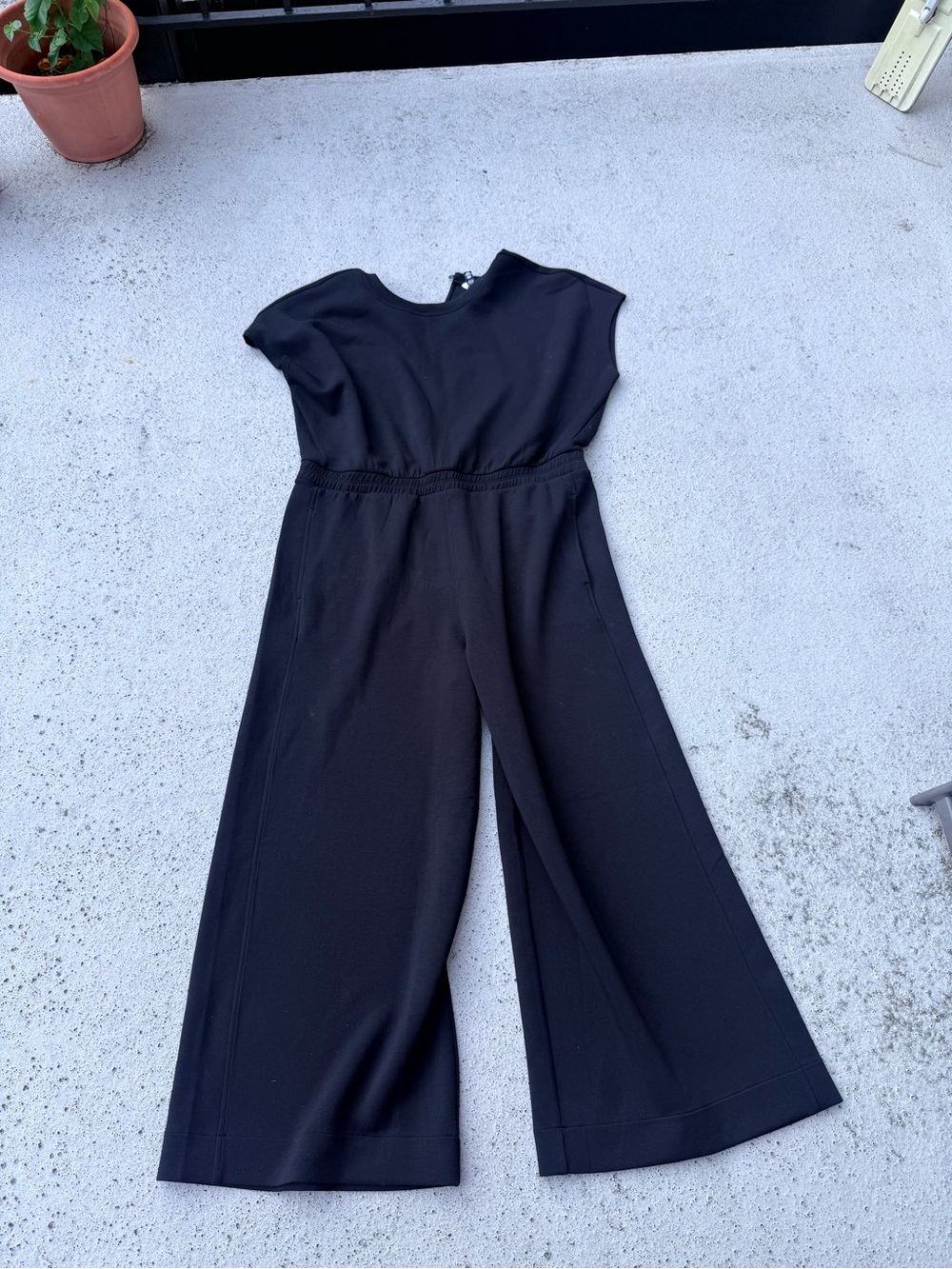 SPANX AirEssentials Cap Sleeve Cinched Jumpsuit in the shade Very Black Size 1X - Picture 3 of 7